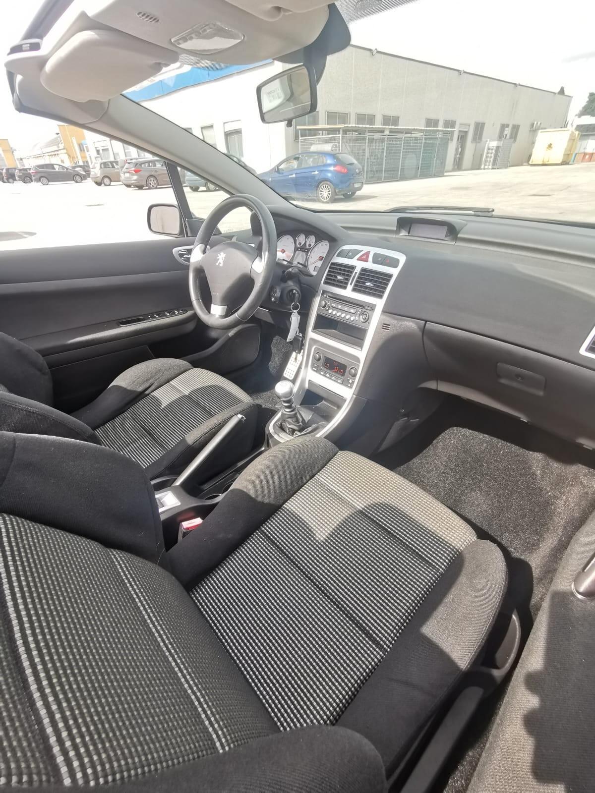Peugeot 307 2.0 HDi FAP CC Féline
