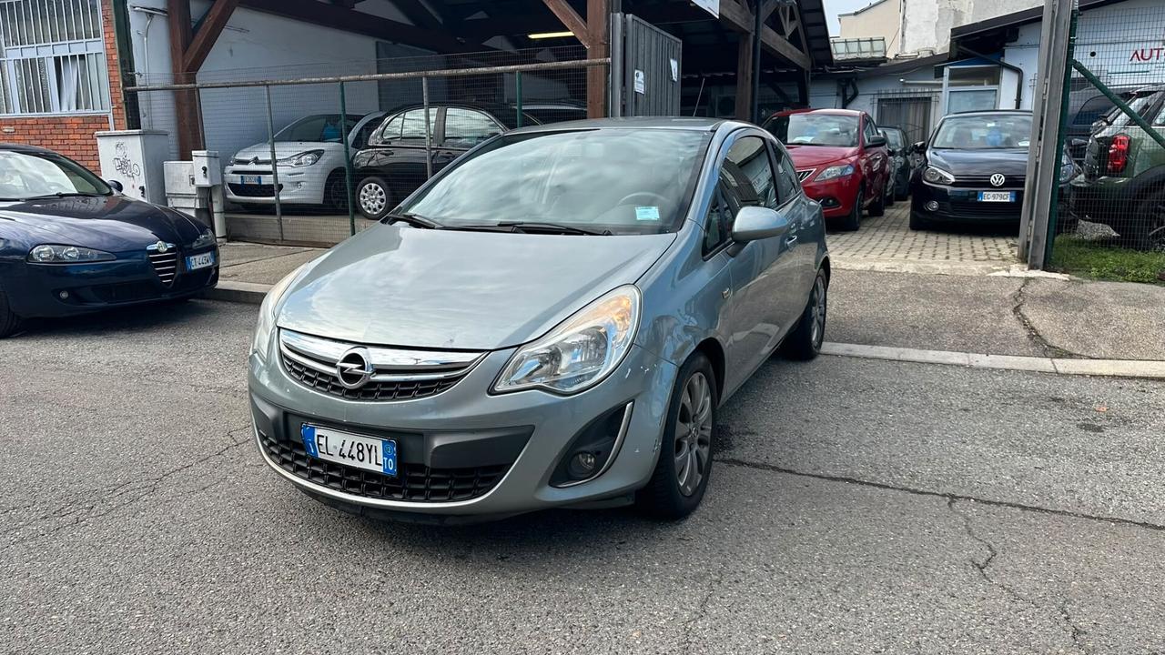Opel Corsa 1.2 3 porte b-color