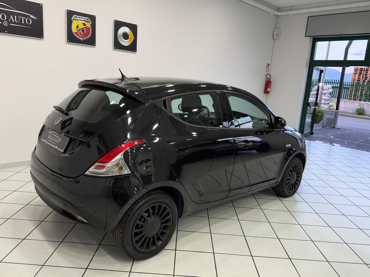 Lancia Ypsilon 1.2 69 CV 5 porte GPL Ecochic Black and Noir