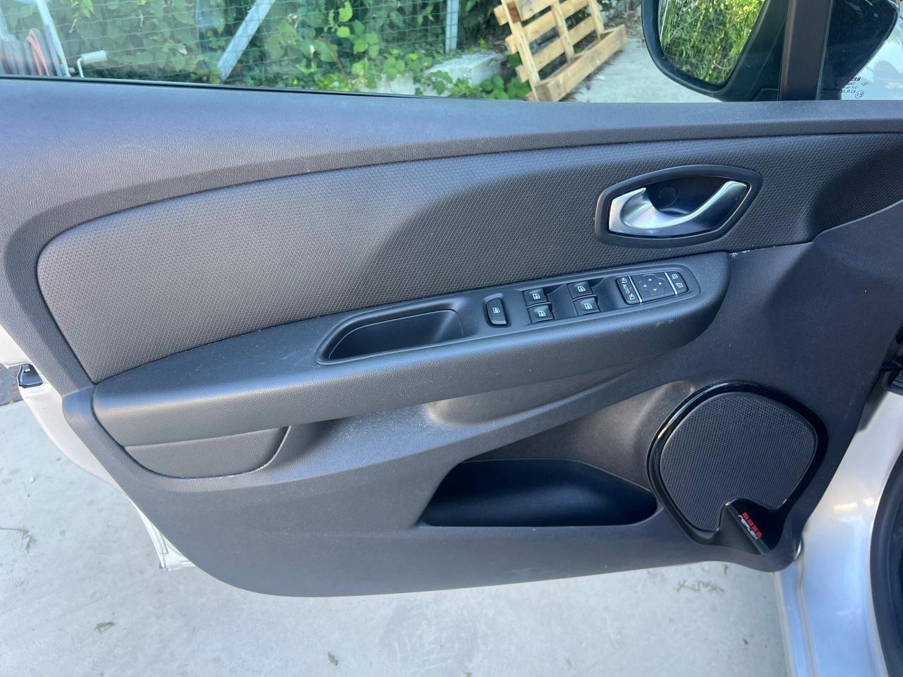 Renault Clio dCi 8V 90 CV EDC 5 porte Moschino Intens