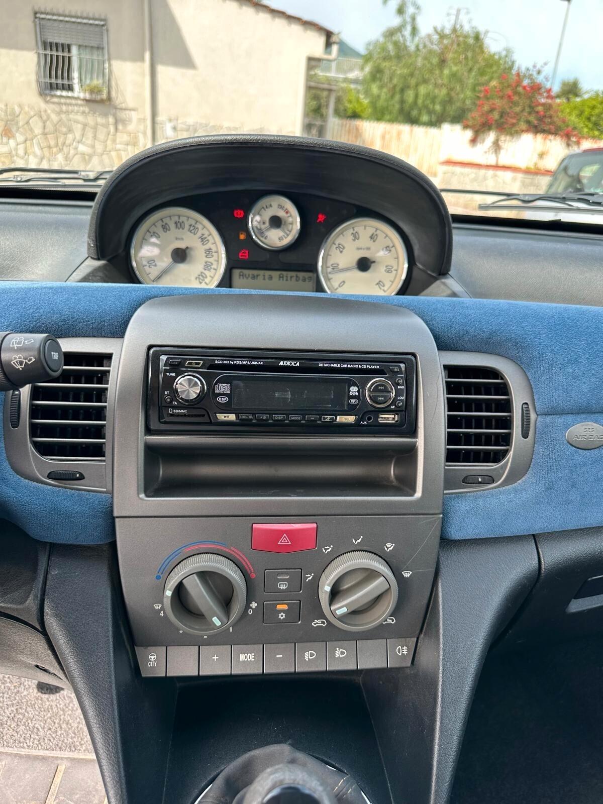 Lancia Ypsilon 1.2 Argento-2004