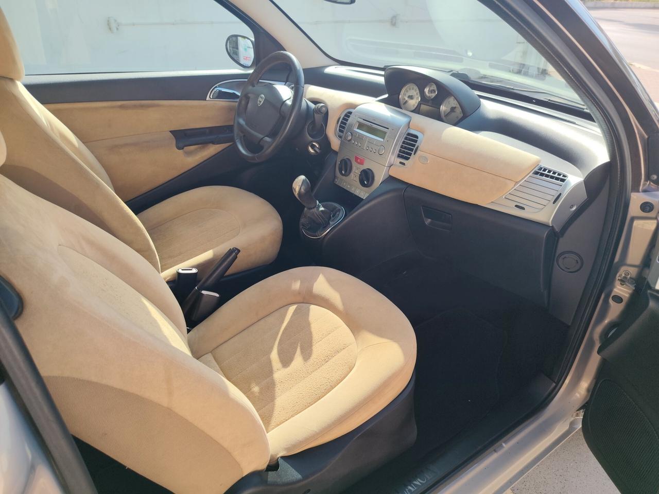 Lancia Ypsilon 1.3 MJT 75 CV Argento