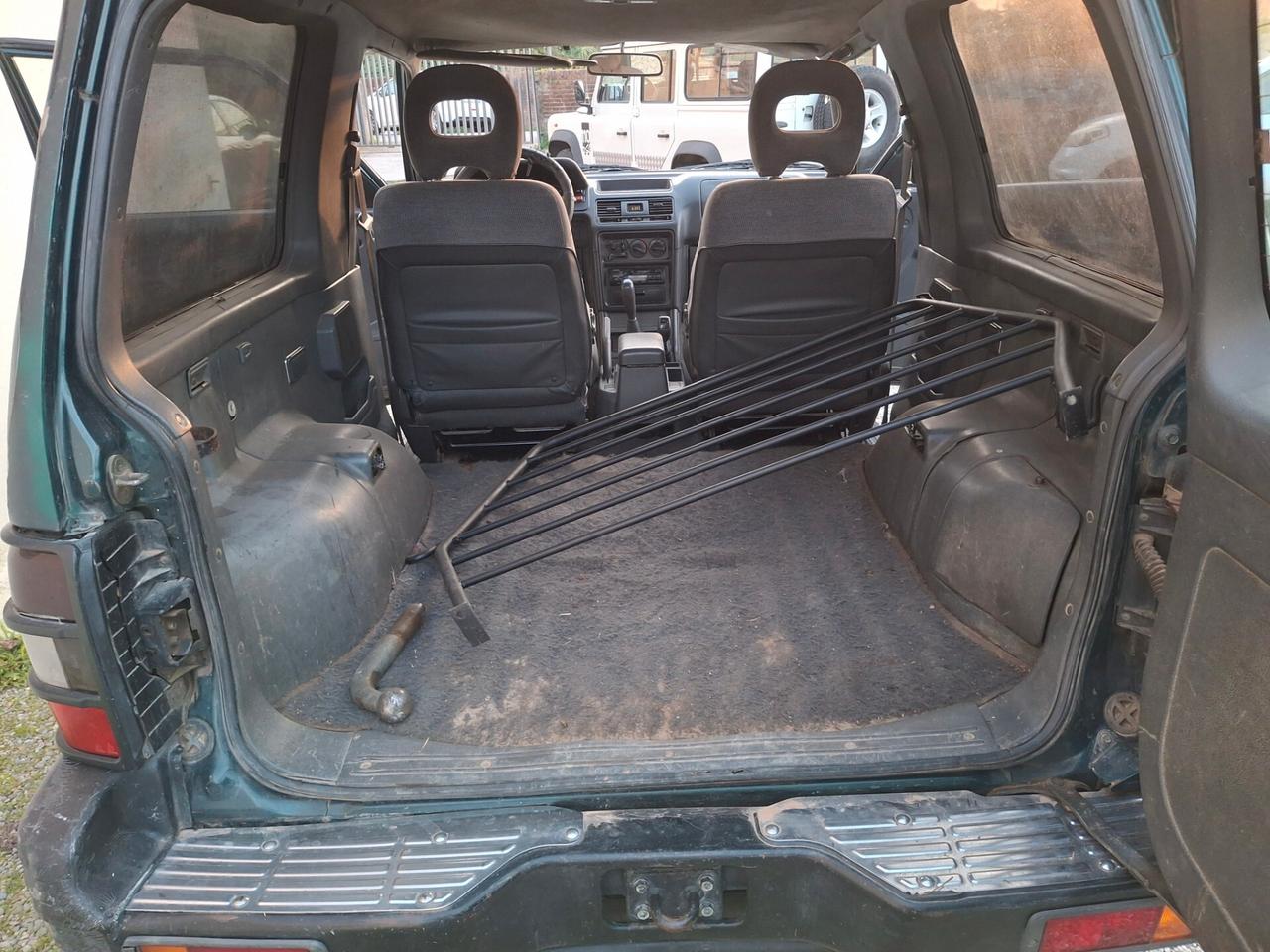 Mitsubishi Pajero 2.5 TDI MT GL Comfort Autocarro