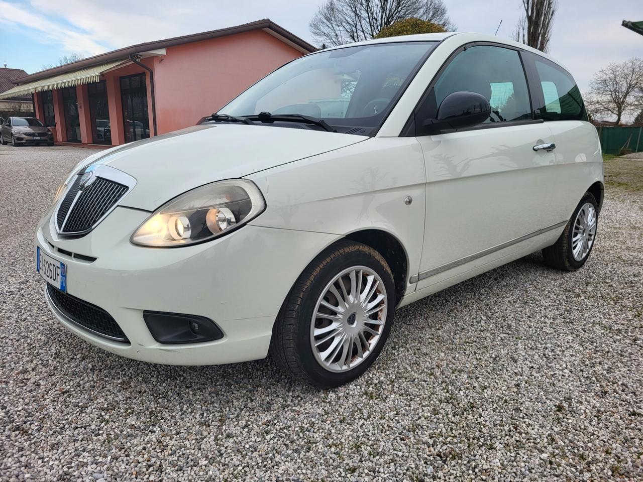 Lancia Ypsilon 1.3 MJT 75 CV Diva