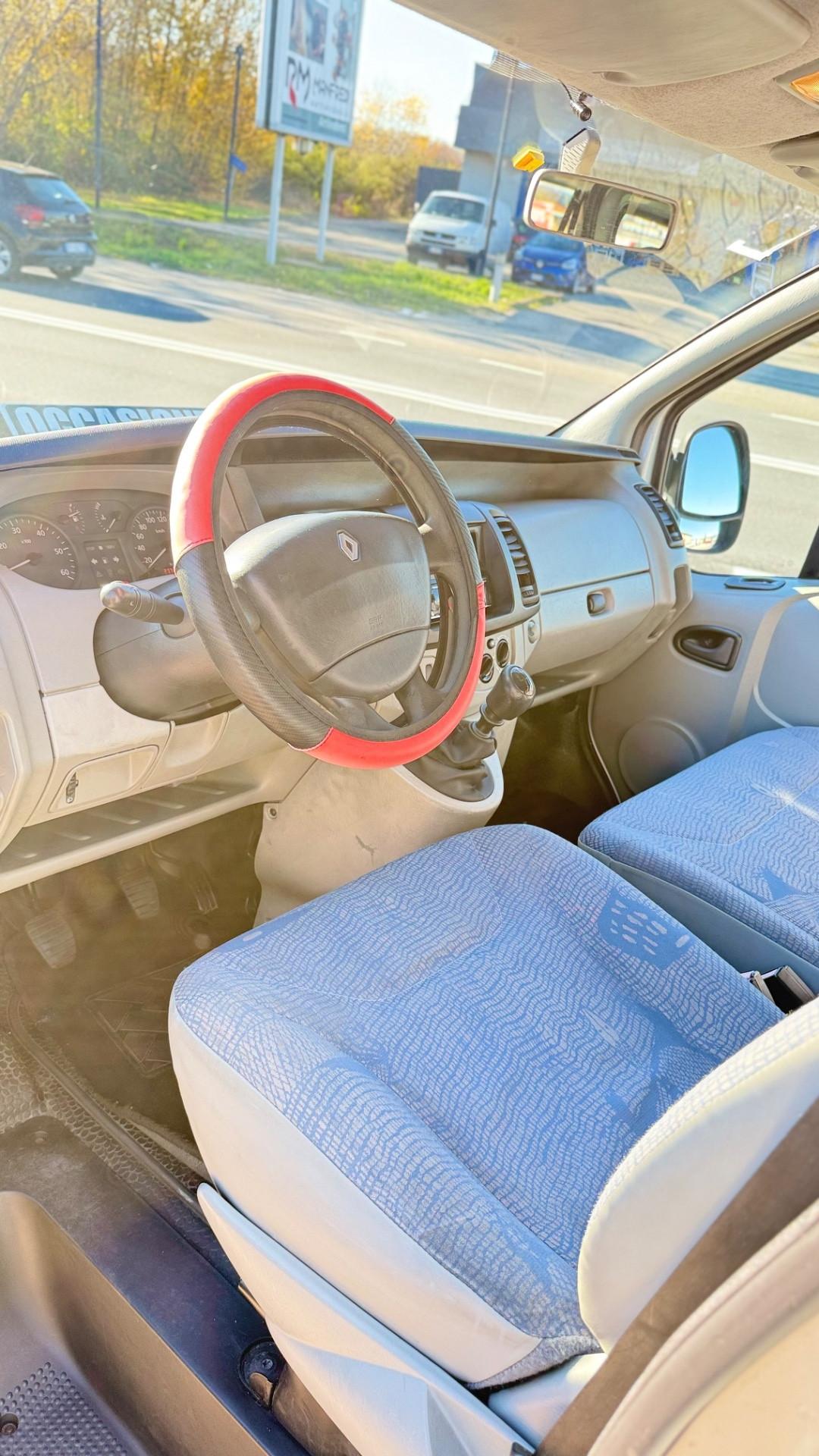 RENAULT TRAFIC 9 POSTI