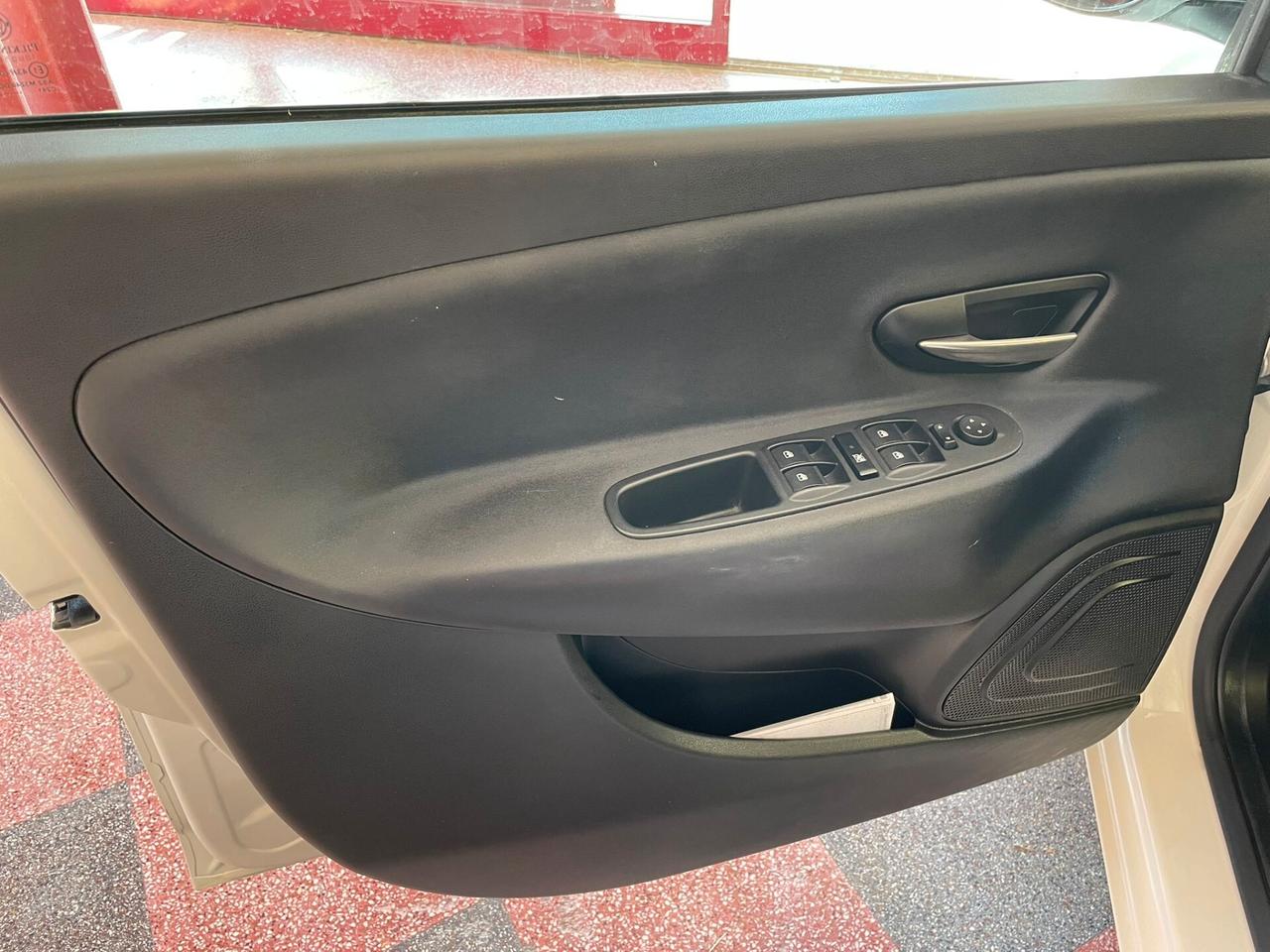 Lancia Ypsilon 1.0 Hybrid Gold