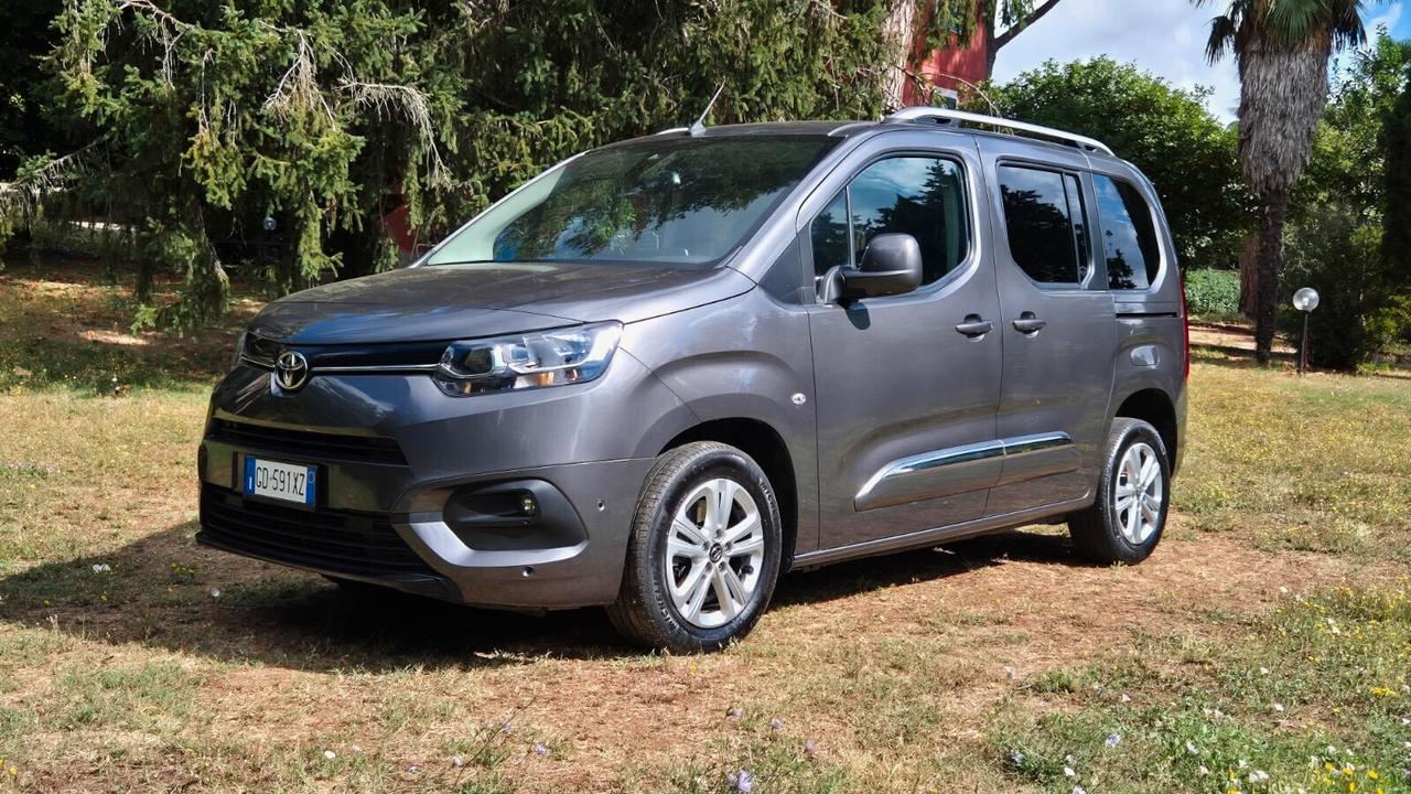 Toyota Proace City Verso 1.2 110 CV S&S Short D Executive 2021 PERFETTA leggi testo