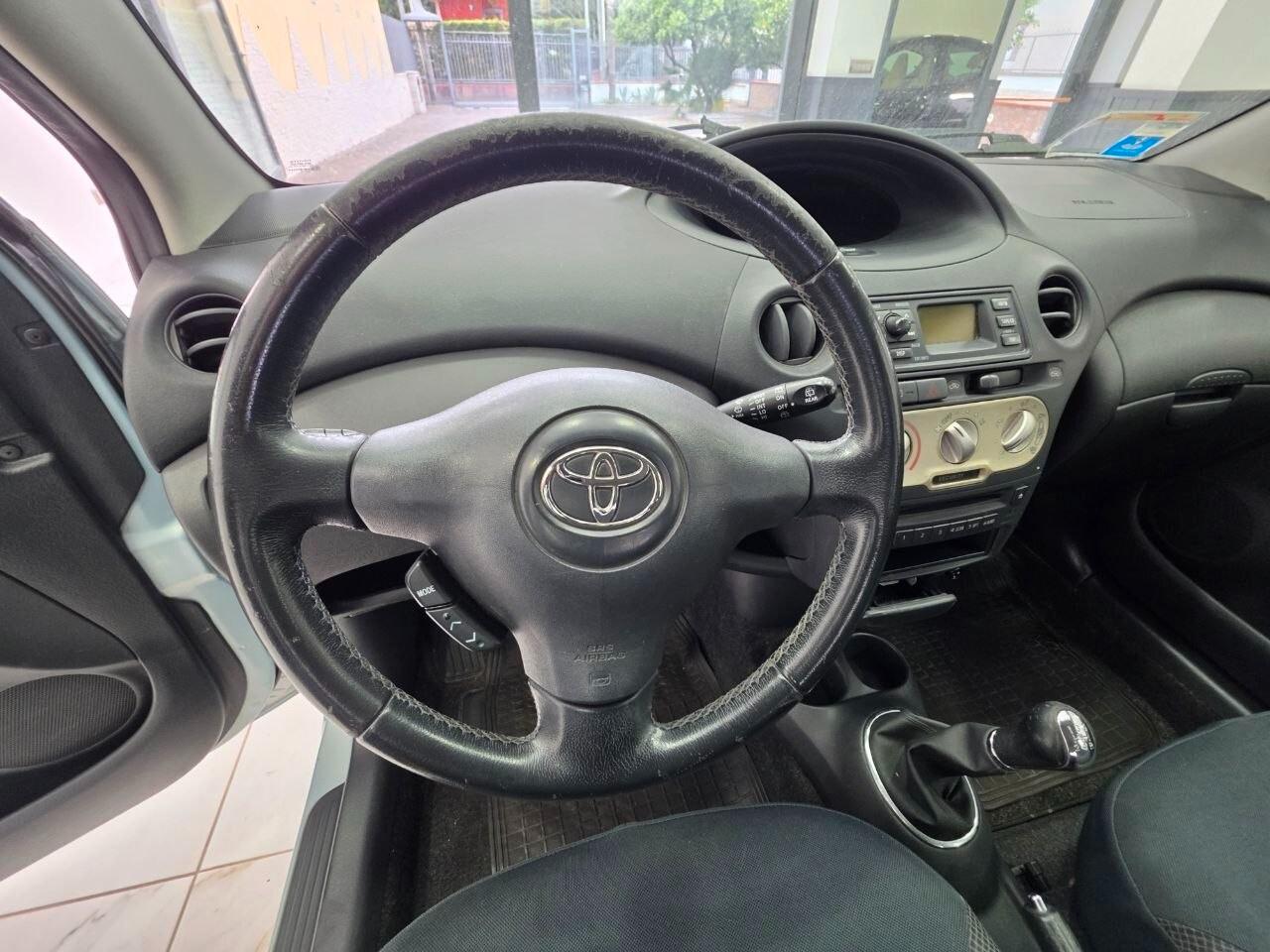 Toyota Yaris 1.0i 16V cat 5 porte Sol