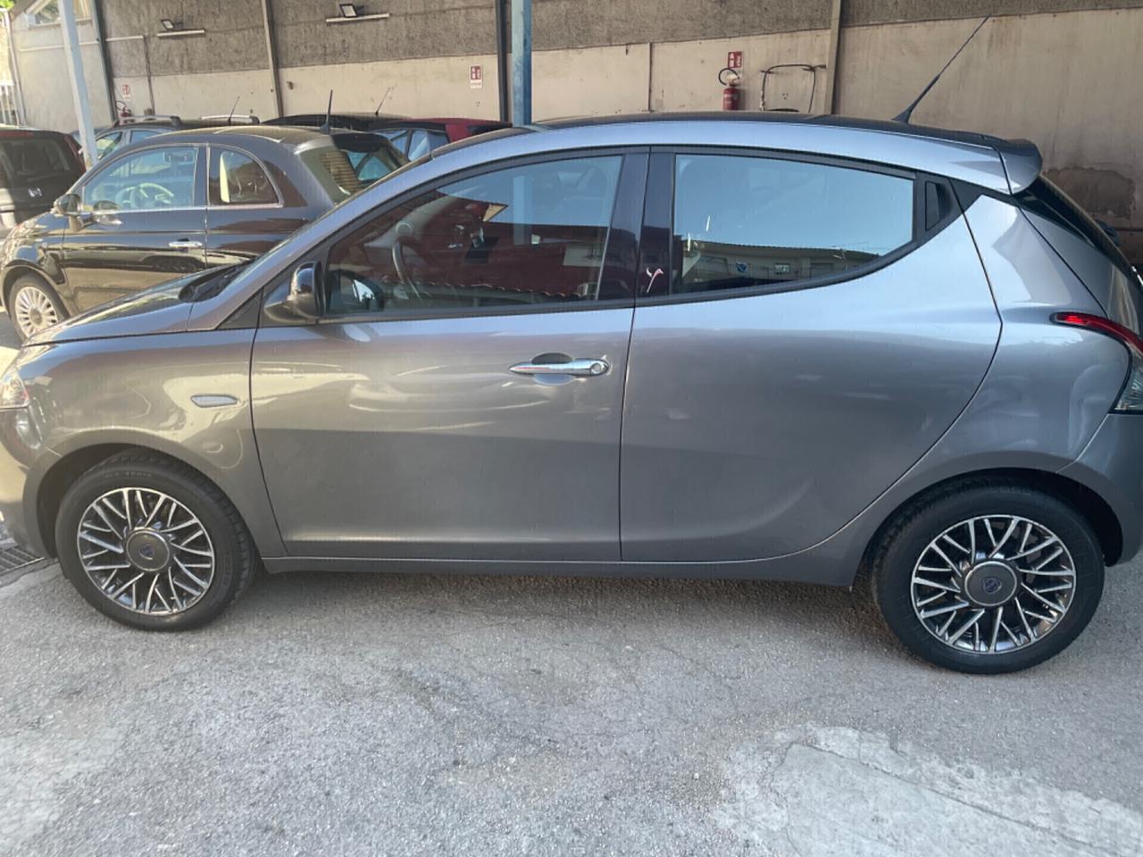 Lancia Ypsilon 1.2 69 CV 5 porte Gold