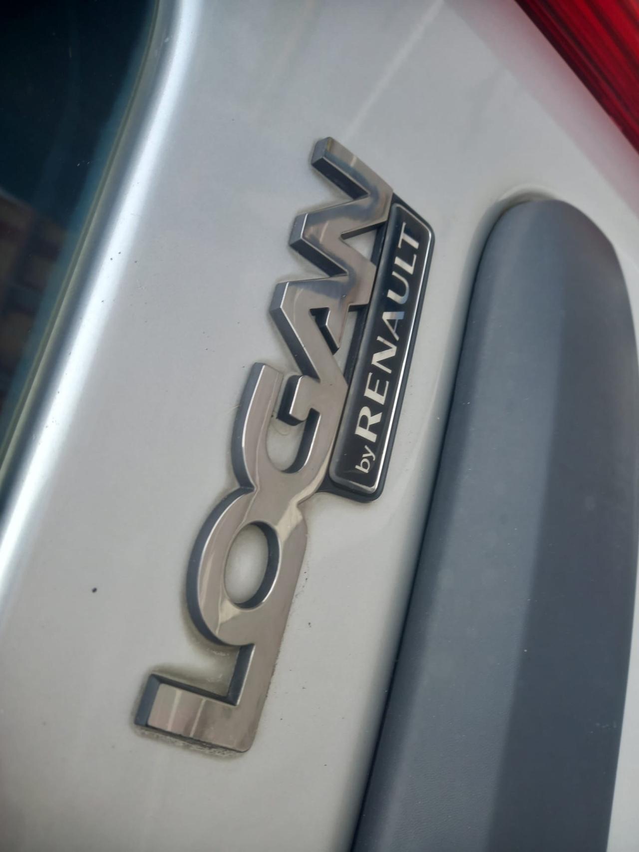 Dacia Logan 2010 con gancio traino