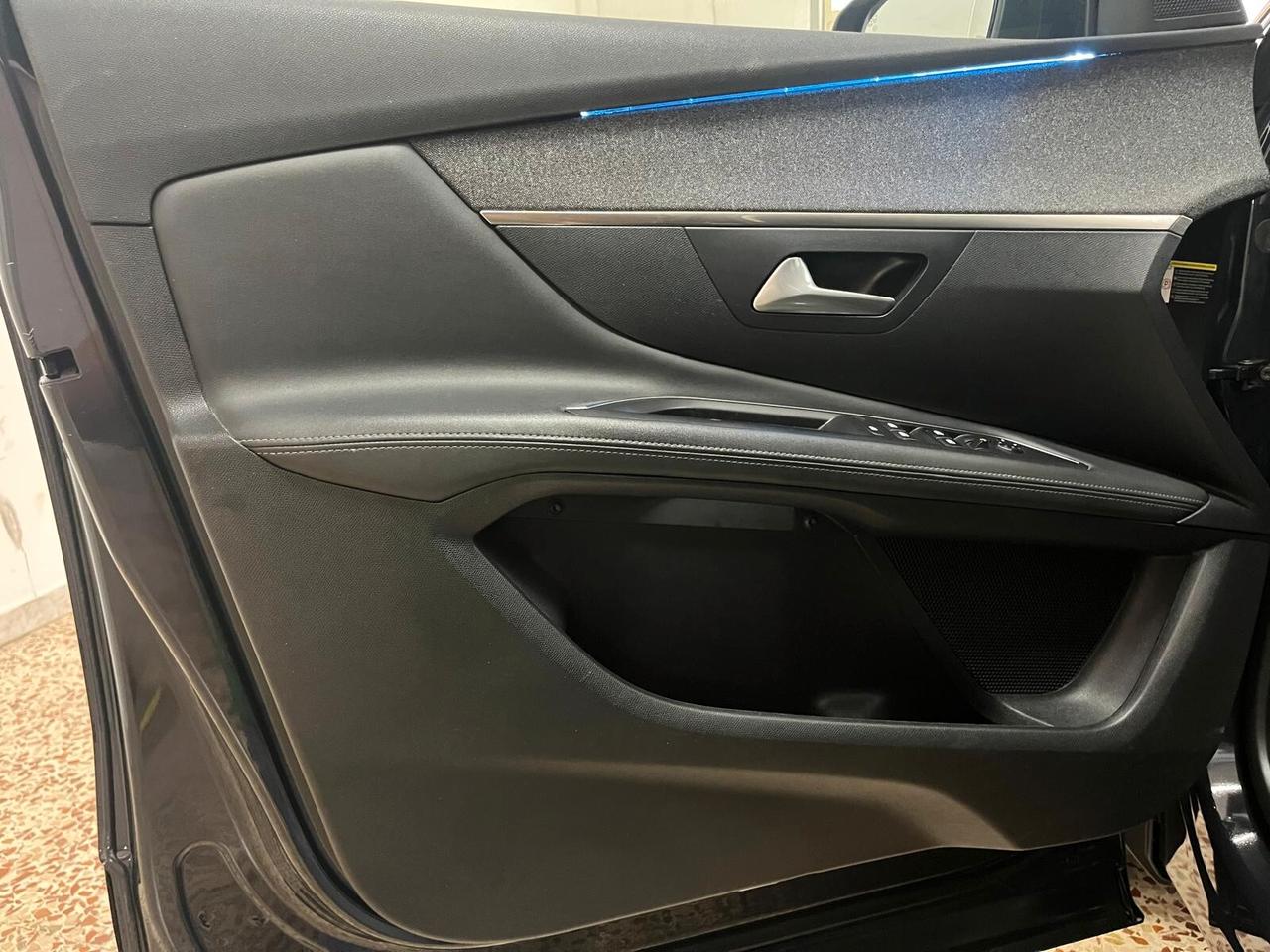 Peugeot 3008 BlueHDi 130 S&S EAT8 Allure