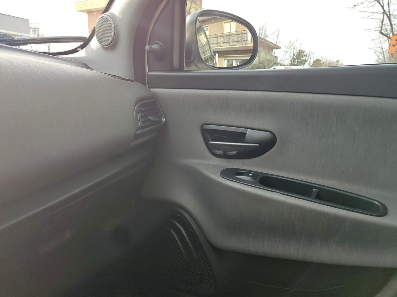 Lancia Ypsilon 1.2 69 CV 5 porte GPL Ecochic Silver