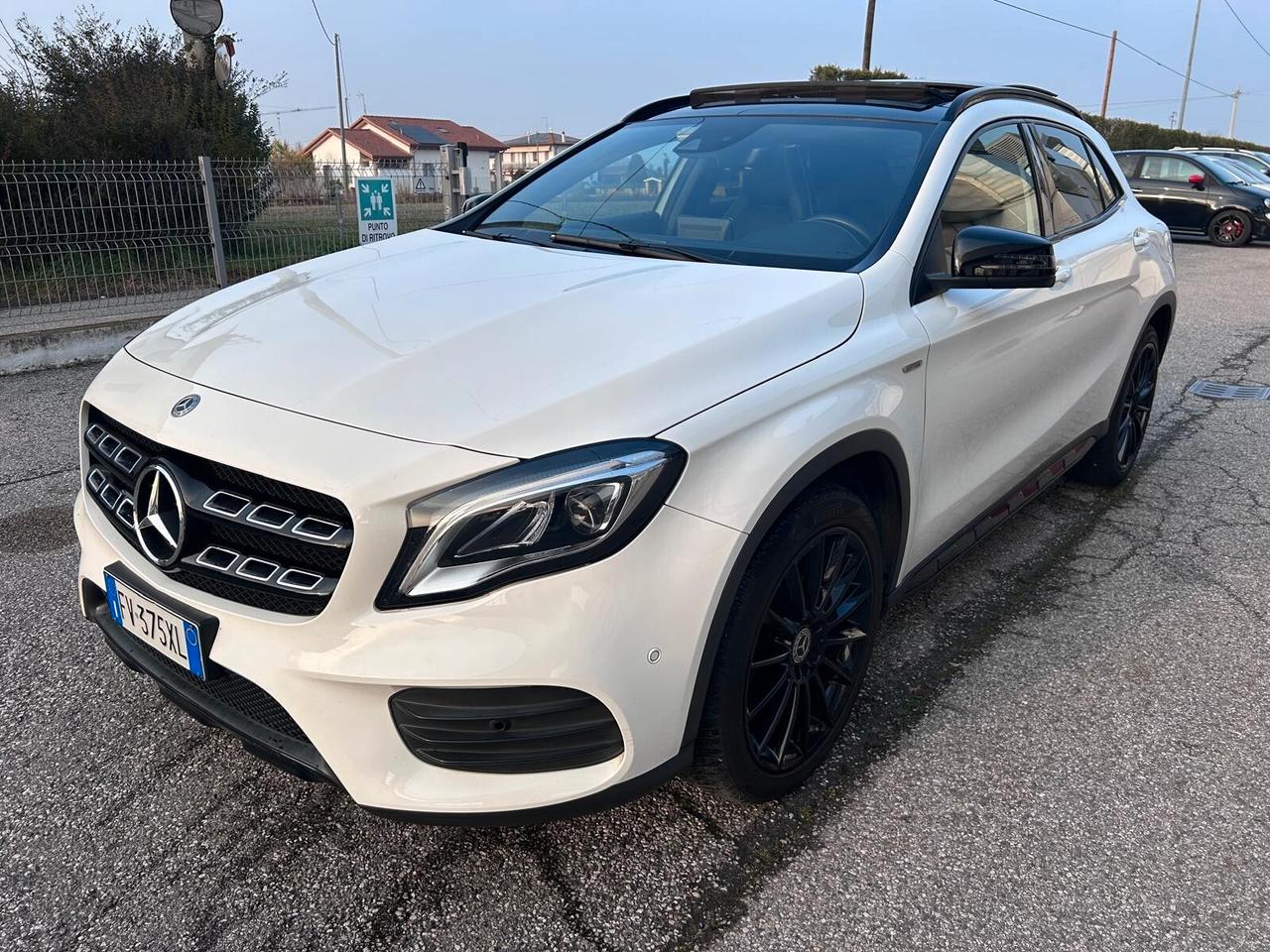 Mercedes-benz GLA 200 GLA 200 d Automatic Premium Night Edition *TETTO*