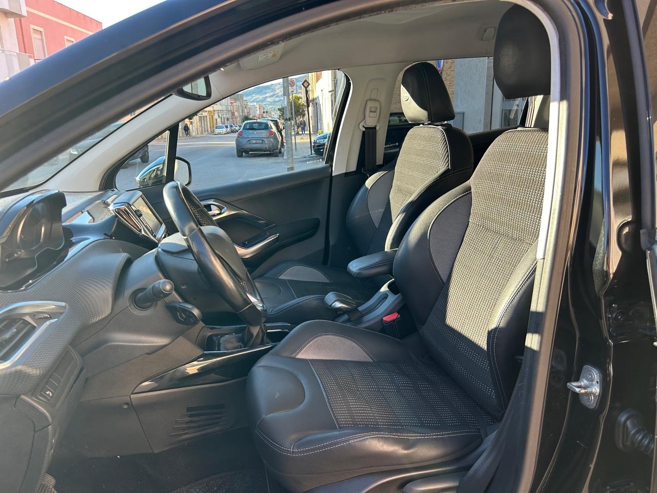 Peugeot 2008 BlueHDi 100 S&S Black Matt