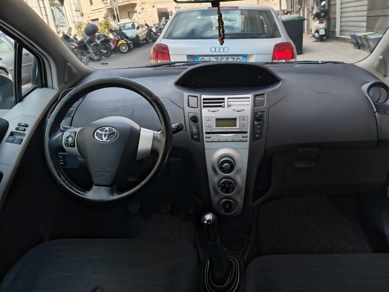 Toyota Yaris 1.0 5 porte