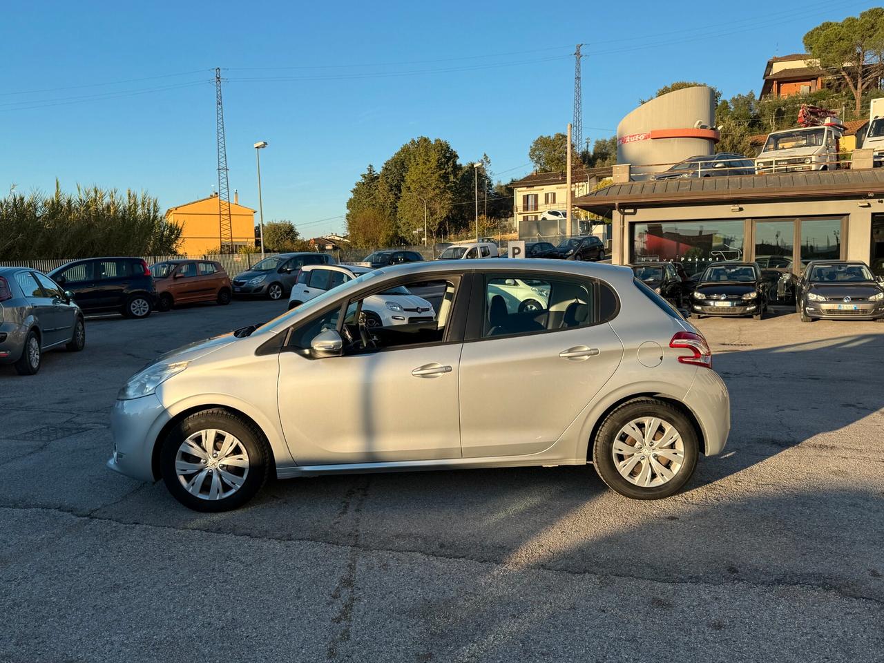 Peugeot 208 1.4 HDi 68 CV 5 porte Allure