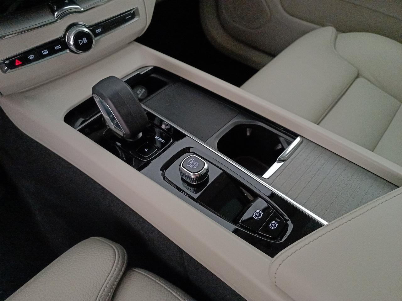 VOLVO XC60 2.0 t6 phev Plus Bright awd auto