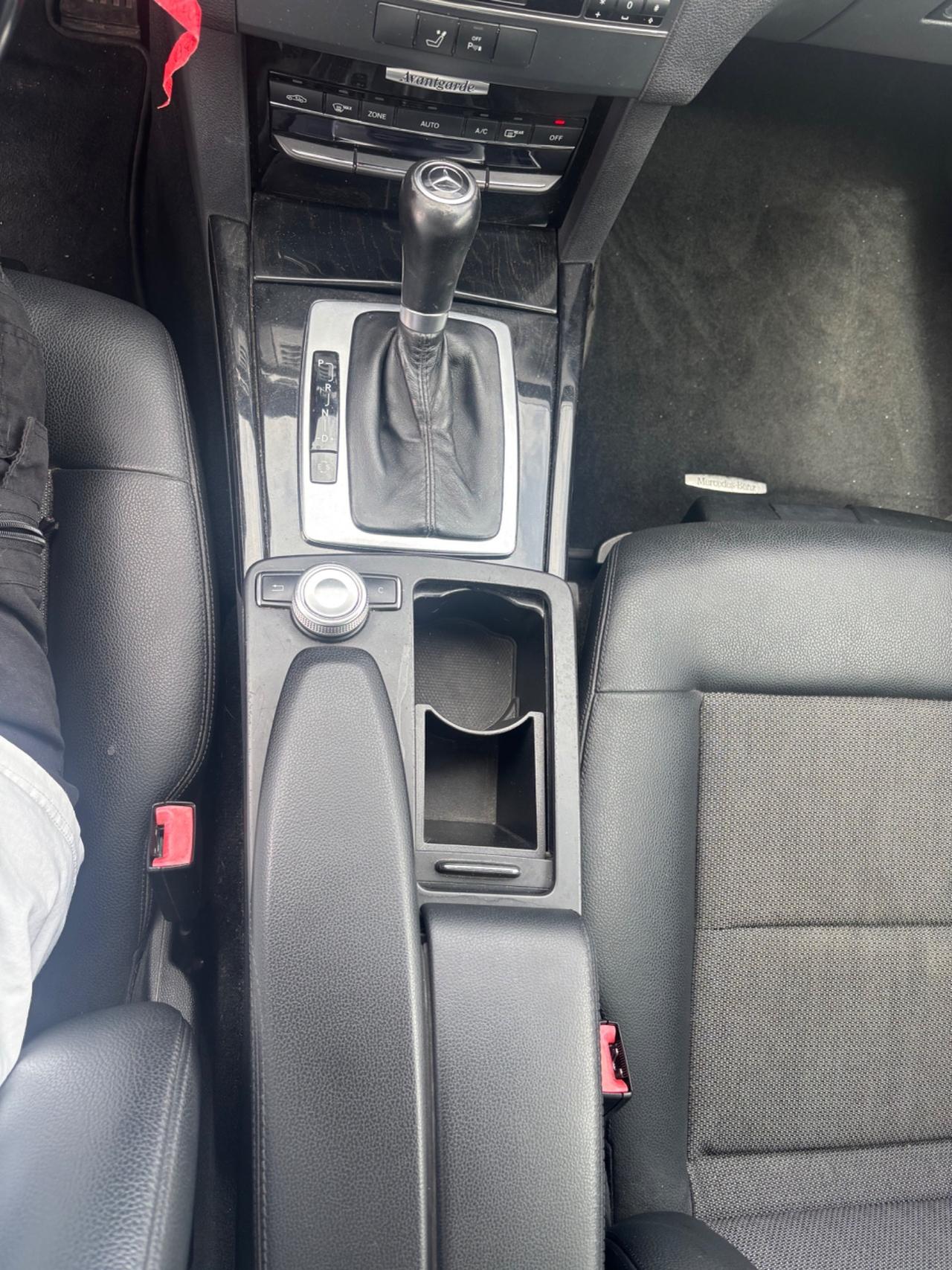 Mercedes-benz E 220 CDI BlueEFFICIENCY Avantgarde