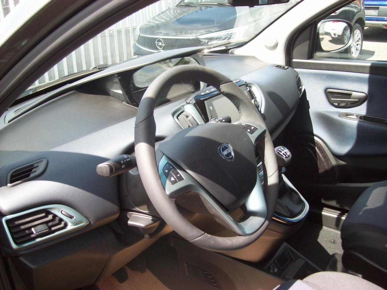 Lancia Ypsilon 1.0 FireFly 5 porte S&S Hybryd Gold