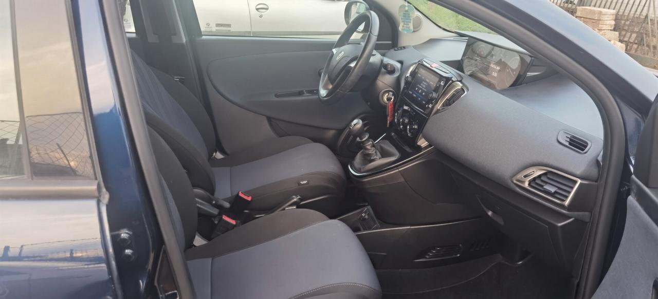 Lancia Ypsilon 1.0 FireFly 5 porte S&S Hybrid Ecochic A. Ferretti