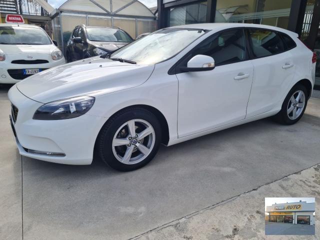 VOLVO V40 D2 1.6 DIESEL-ANNO 2014-Neopatentati