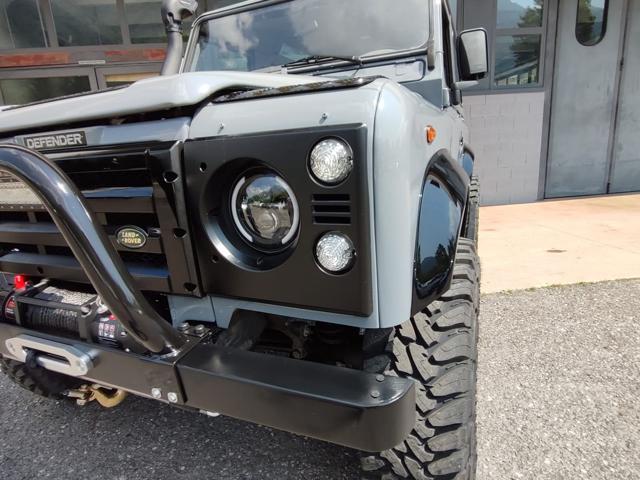 LAND ROVER Defender 3.9 182 CV DEVOURER OF LAND