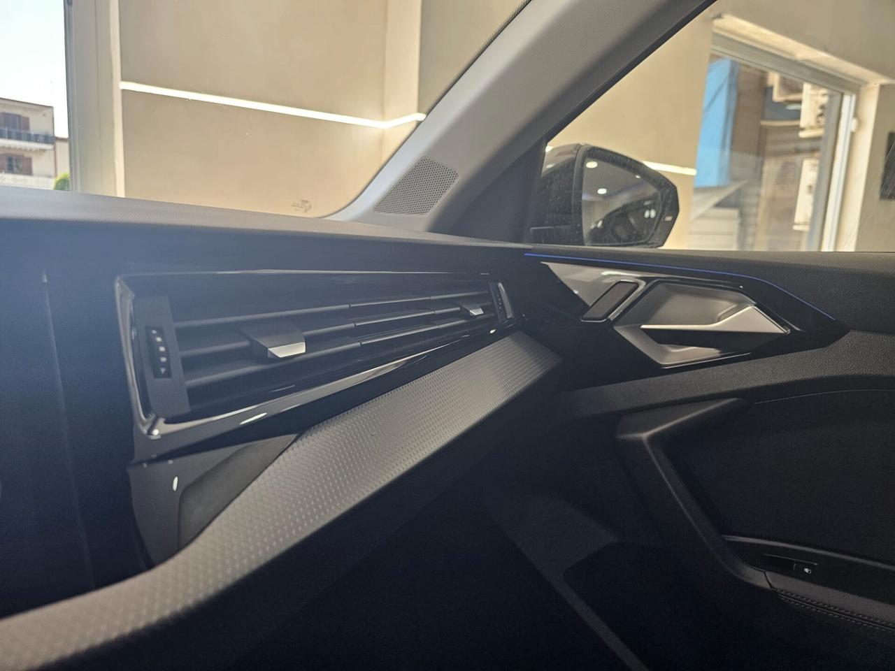 NUOVA AUDI A1 SPORTBACK S-LINE BLACK LINE 30 TFSI 116CV S-TRONIC - PACK LUCI.