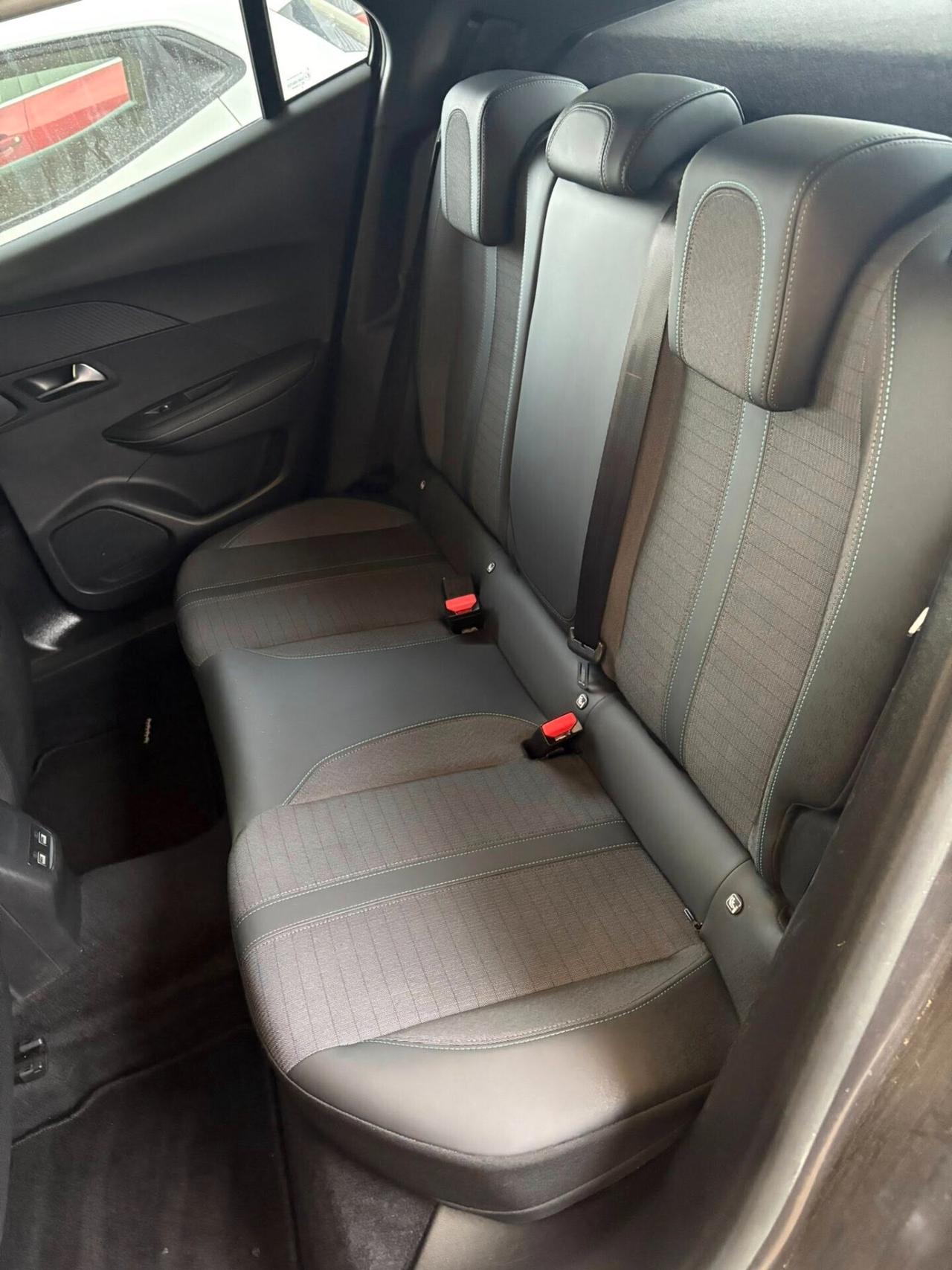 Peugeot 2008 130cv automatica Allure 12/21