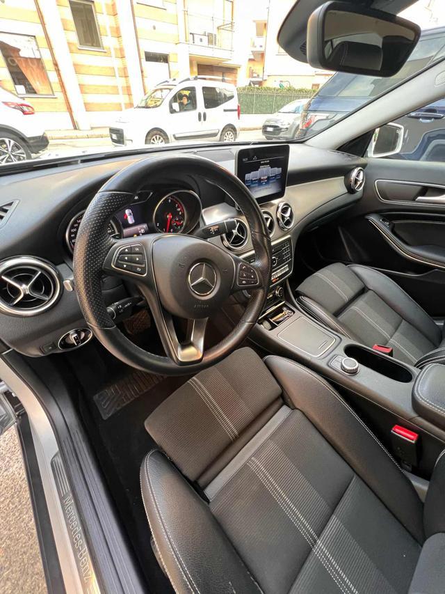 MERCEDES-BENZ GLA 180 Premium