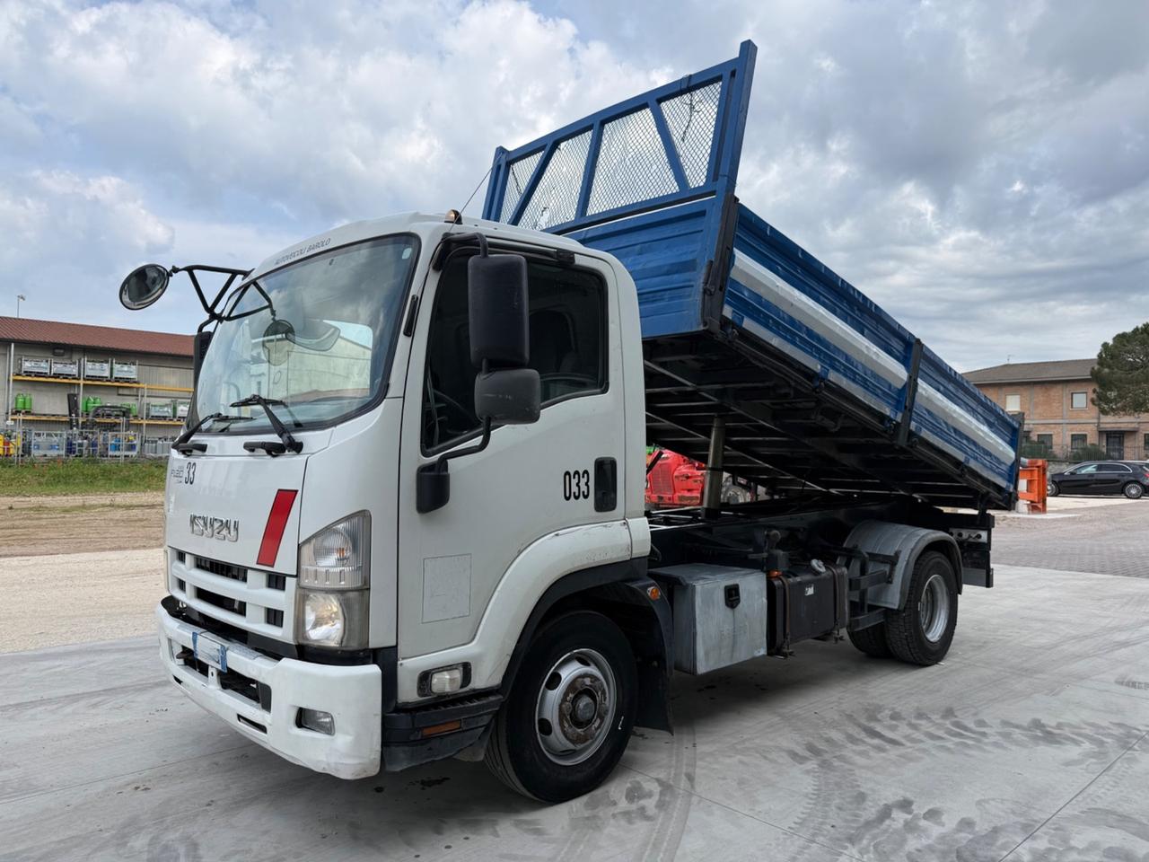 ISUZU F11.210 ribaltabile trilaterale Euro4