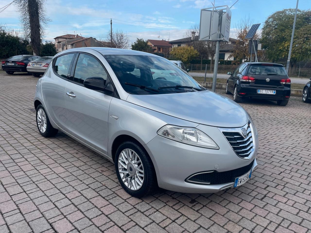 Lancia Ypsilon 1.2 69 CV 5 porte S&S Silver