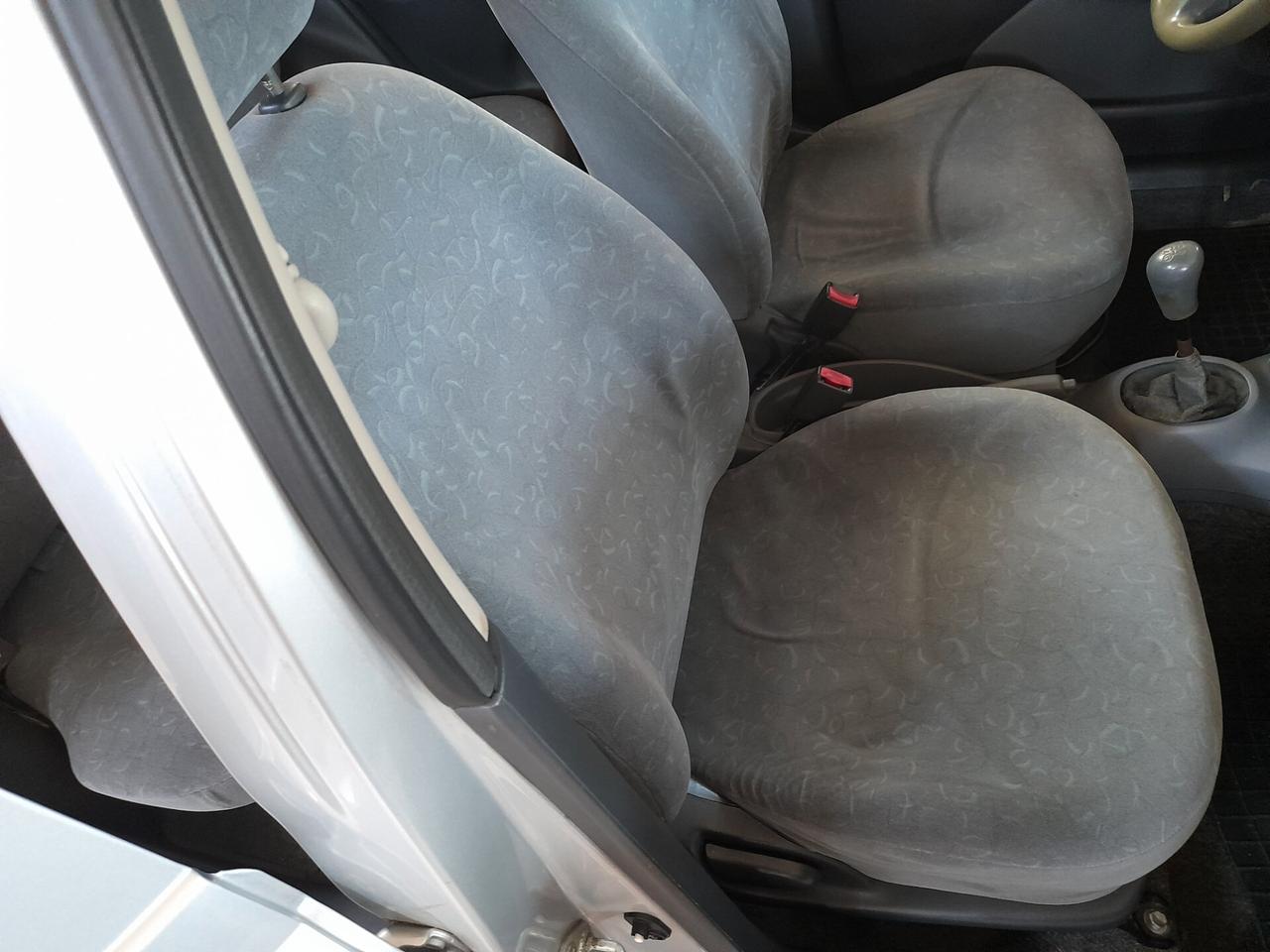 Toyota Yaris 1.0i 16V cat 5 porte Sol