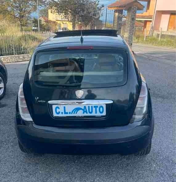 Lancia Ypsilon 1.3 MJT 75 CV Platino