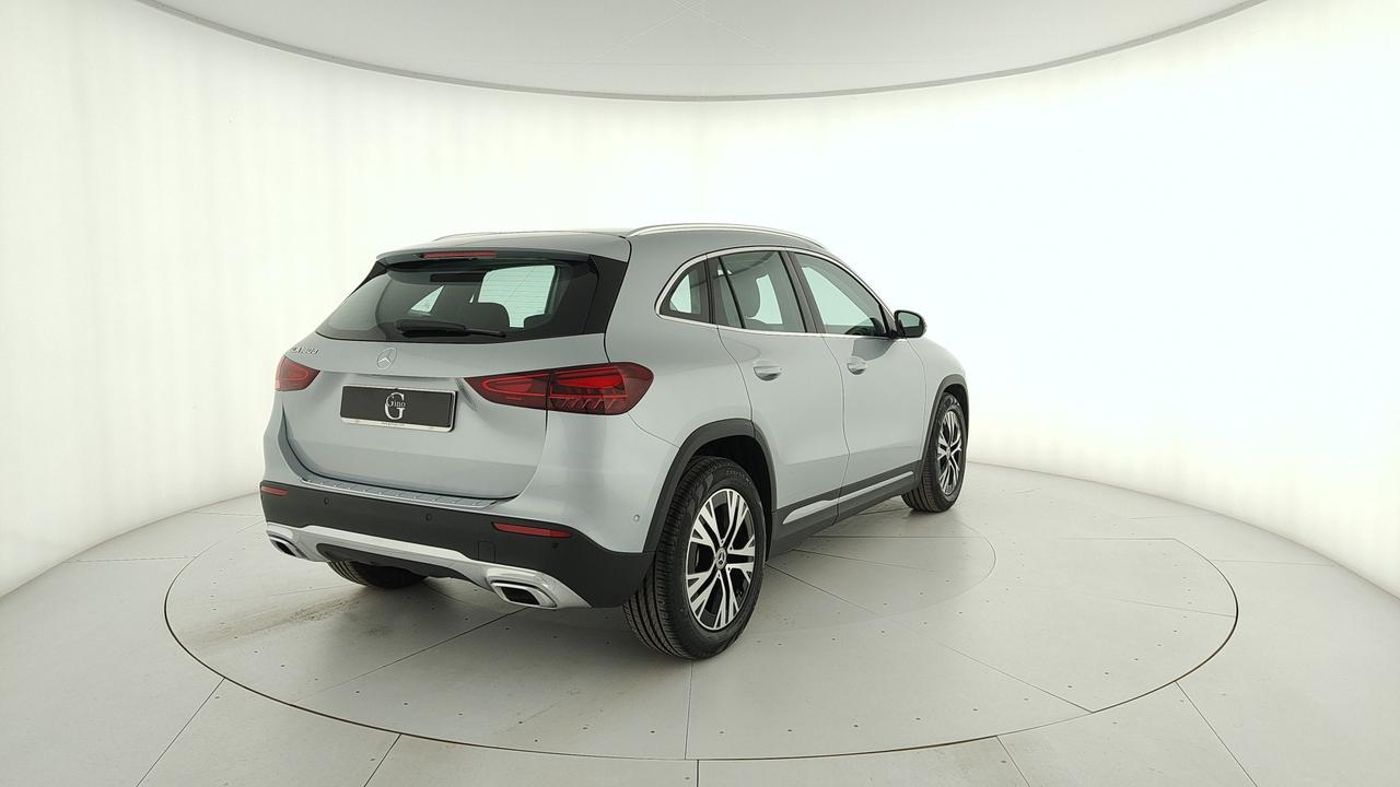 Mercedes-Benz GLA 180 d Progressive Advanced auto