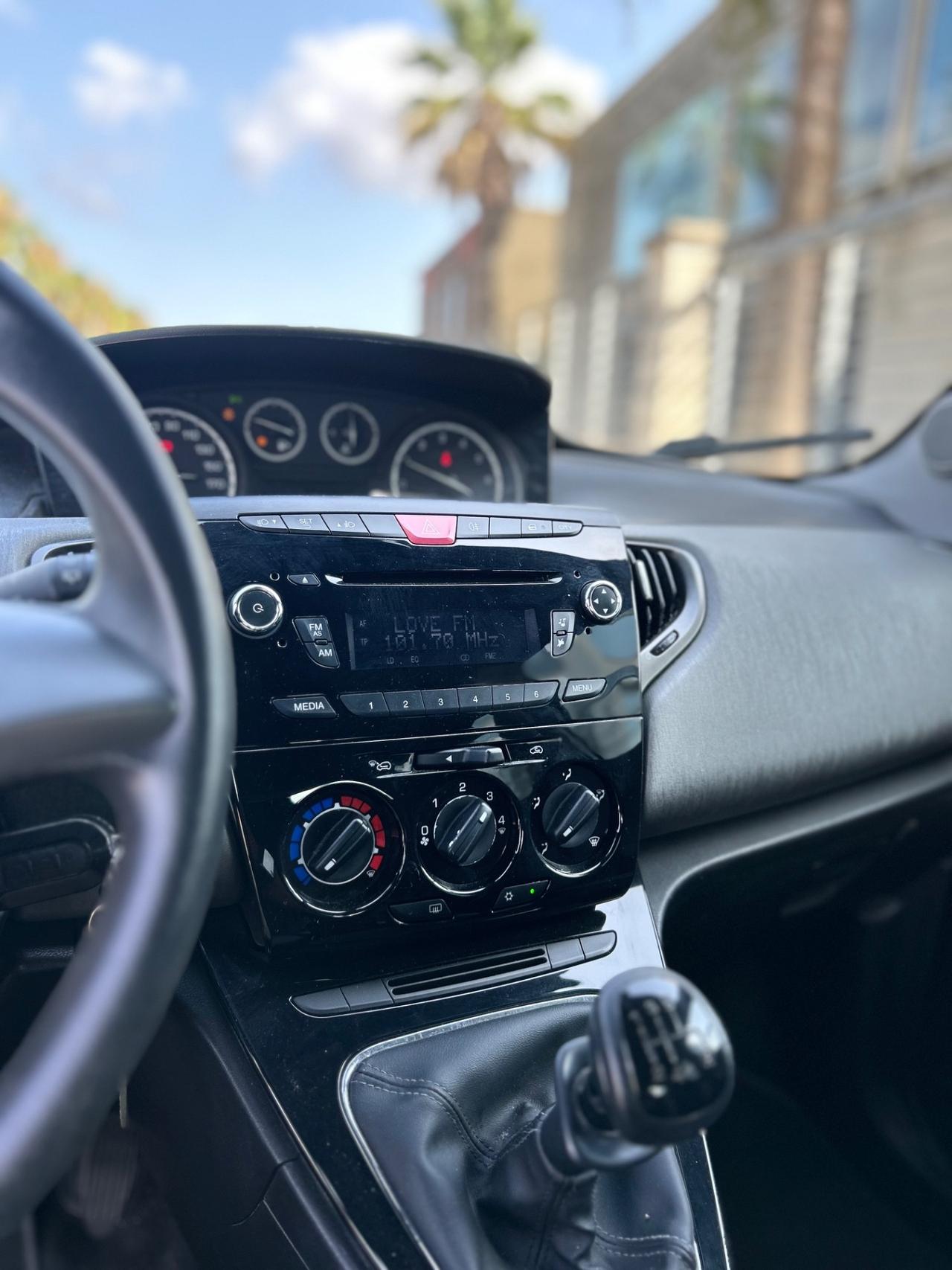 Lancia Ypsilon 1.2 69 CV 5 porte S&S Gold