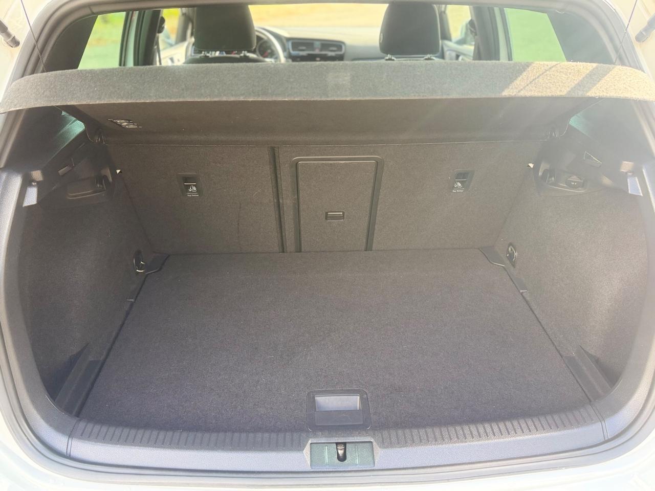 Volkswagen Golf 2.0 TDI DSG 5p. Highline BlueMotion Technology R -Line