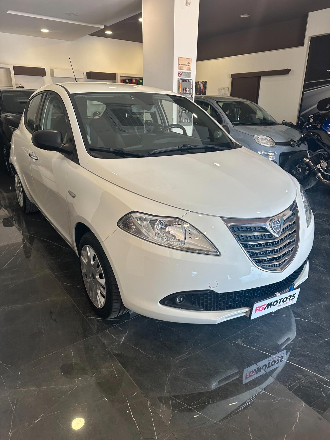 Lancia Ypsilon 1.2 69 CV 5 porte S&S Silver