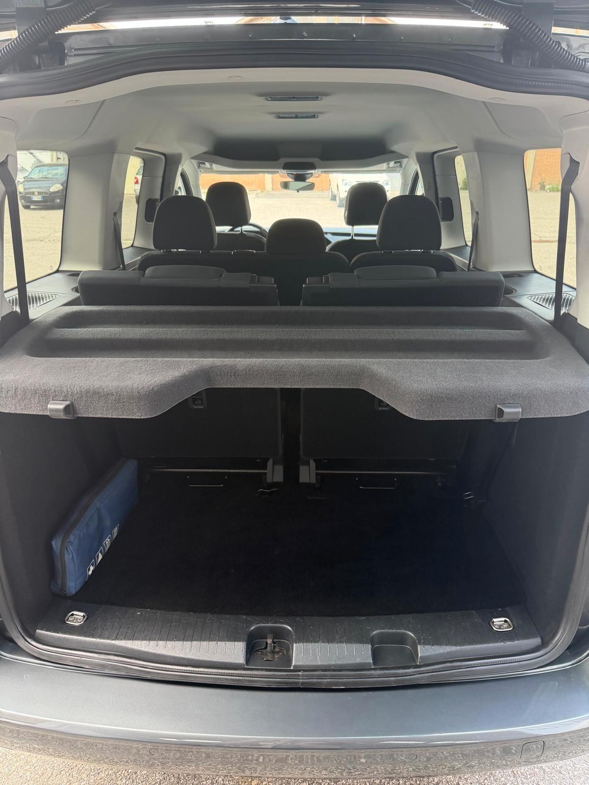 Volkswagen Caddy Pianale Ribassato 2.0 TDI 102 CV Space Maxi 7 POSTI DUE PORTIERE SCORREVOLI