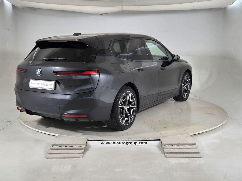 BMW iX i20 2021 xdrive40 pacchetto sportivo