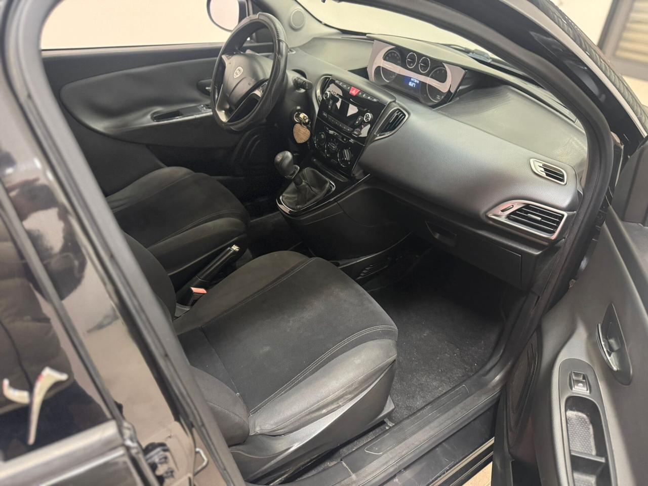 Lancia Ypsilon 1.2 69 CV Platino