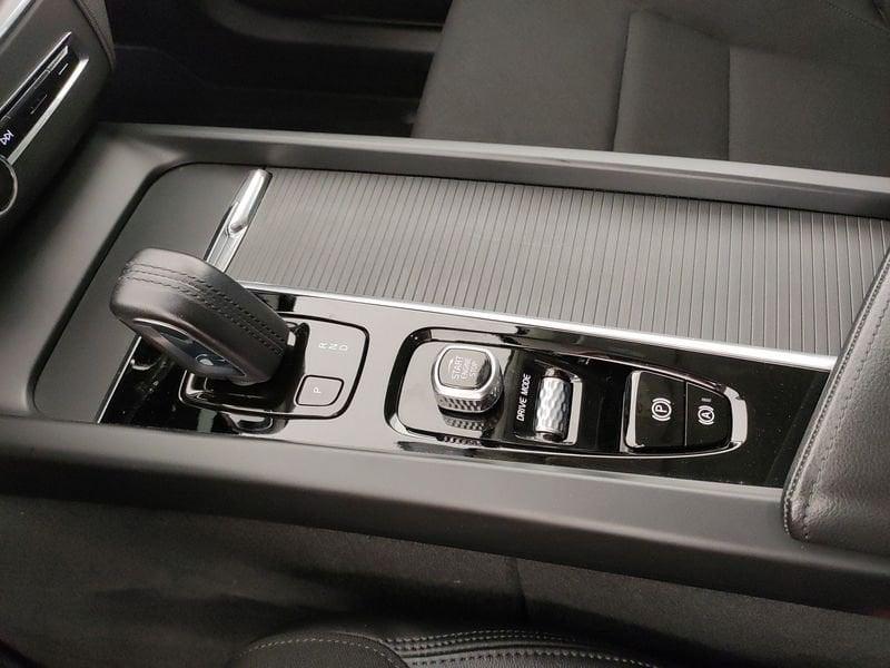 Volvo XC60 XC60 2.0 b4 Momentum Pro awd auto