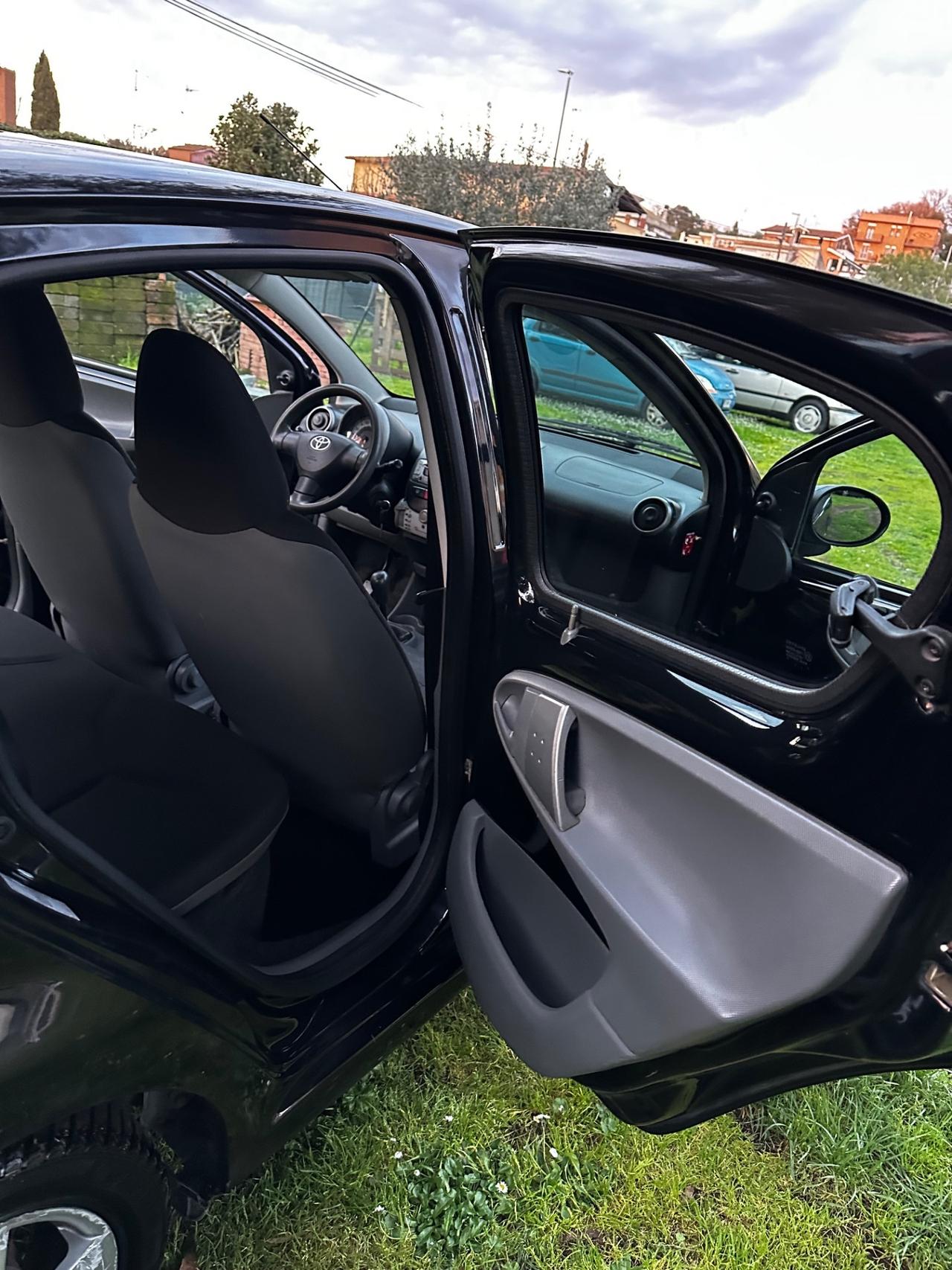 Toyota Aygo 1.0 12V VVT-i 5 porte Sol