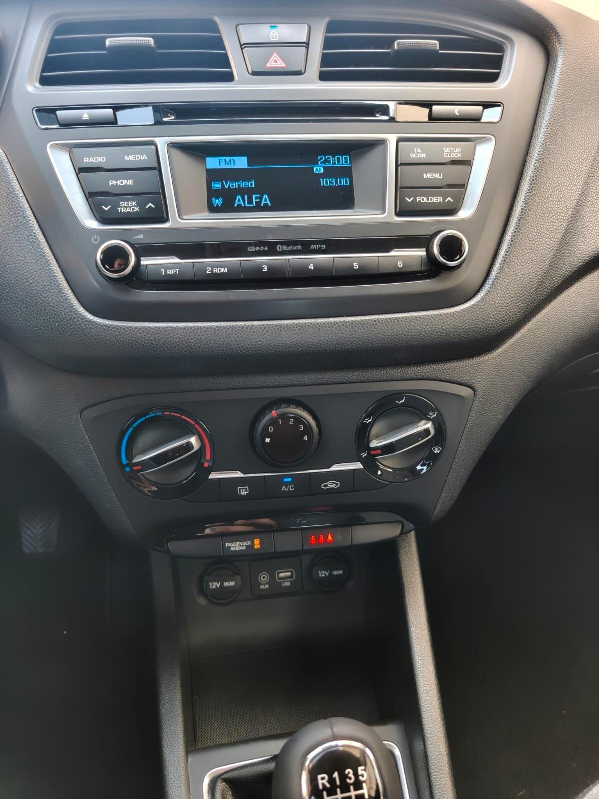 HYUNDAI I20 1.1 CRDI Comfort - 2016