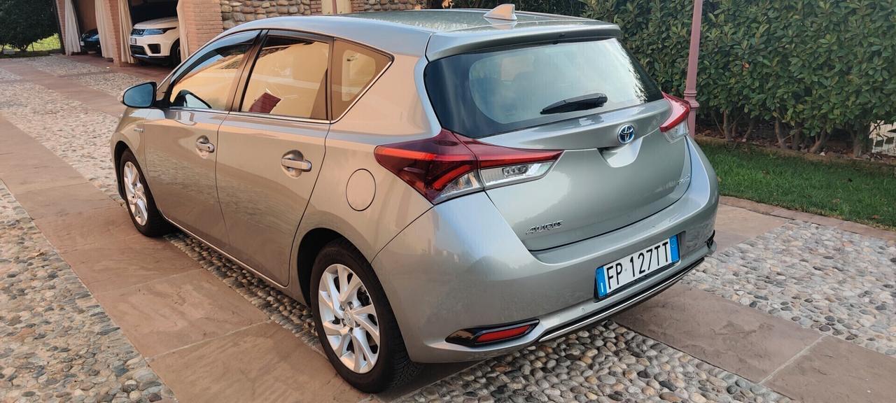 Toyota Auris 1.8 Hybrid Business