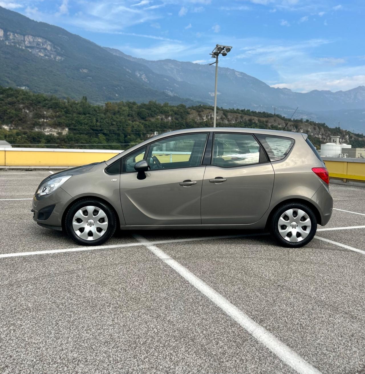 Opel Meriva B-Color Panoramic Neopatentati 2011
