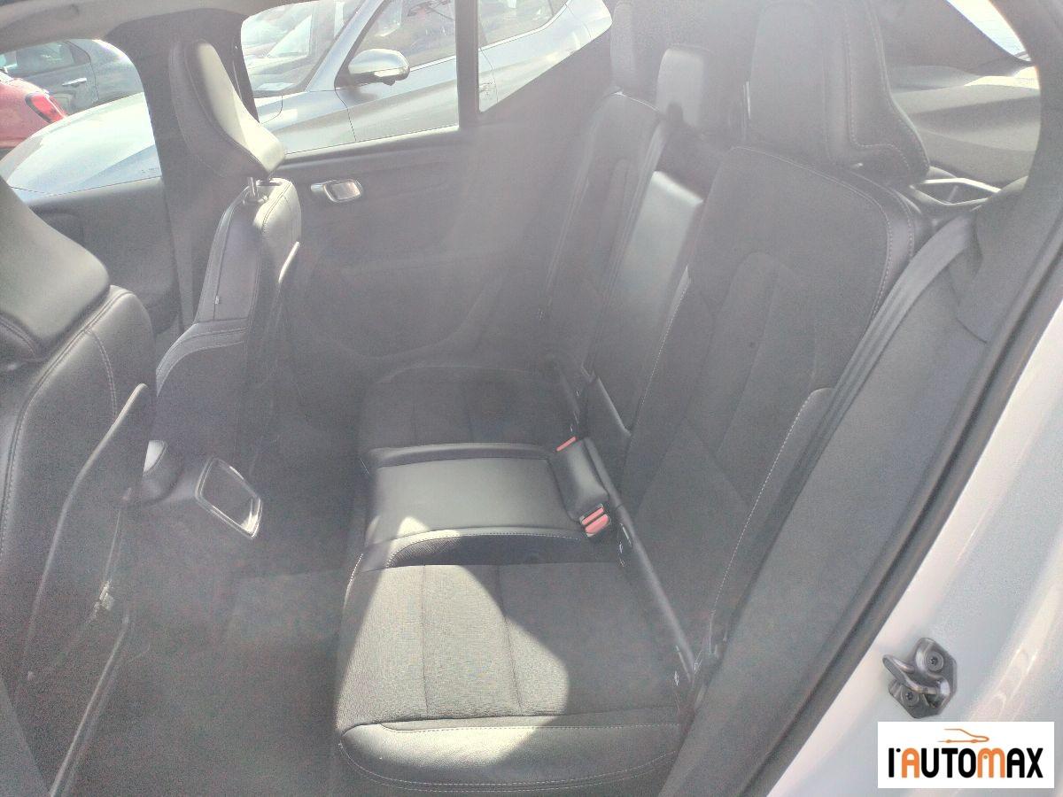VOLVO - XC40 - 2.0 D3 Momentum - Autocarro 5 Posti