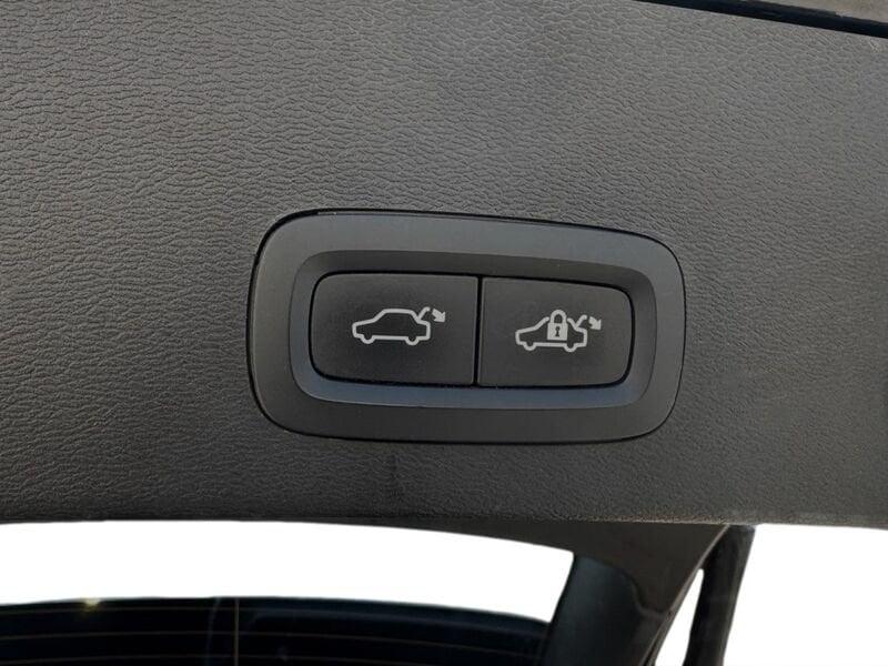 Volvo XC40 D3 150 CV Automatica NAVI TETTO LED R-design