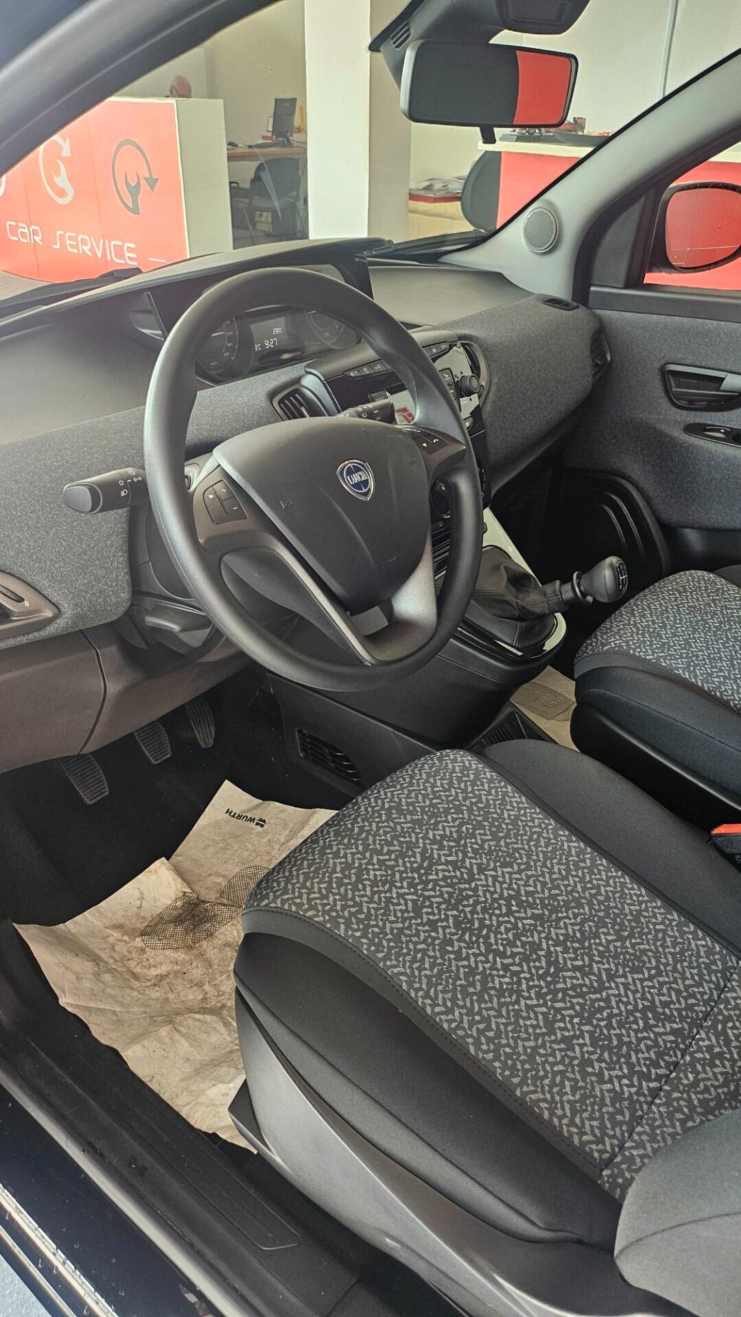 Lancia Ypsilon 1.0 FireFly 5 porte S&S Hybrid Gold