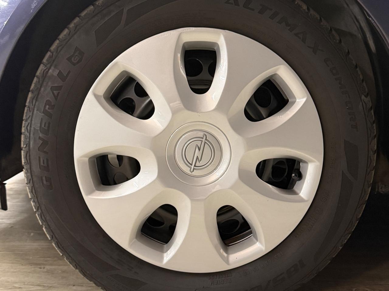 SPETTACOLARE OPEL CORSA 111 ANNIVERSARIO CON 72.498 KM