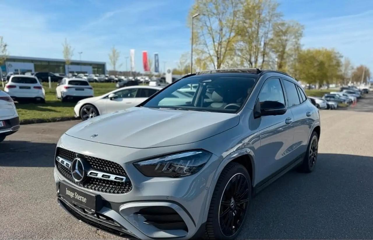 MERCEDES-BENZ GLA 200D NEW 150CV AUTOMATIC 4MATIC AMG LINE ( FARI LED - TETTO PANORAMICO APR. - PELLE - DISTRONIC - NIGHT PACK - NAVI PREMIUM - PARK ASSIST - TELEVAMERA 360 - CERCHI 20 )